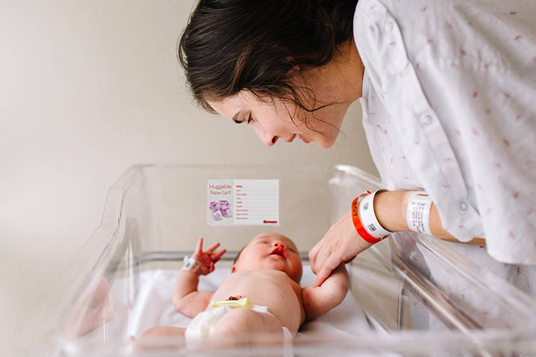 Baby crib in hospital 2025